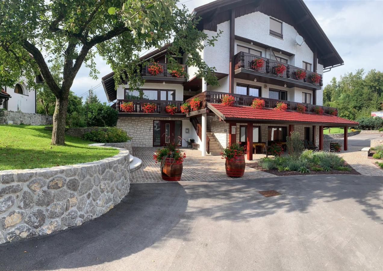 Zigon Bed & Breakfast Logatec Buitenkant foto