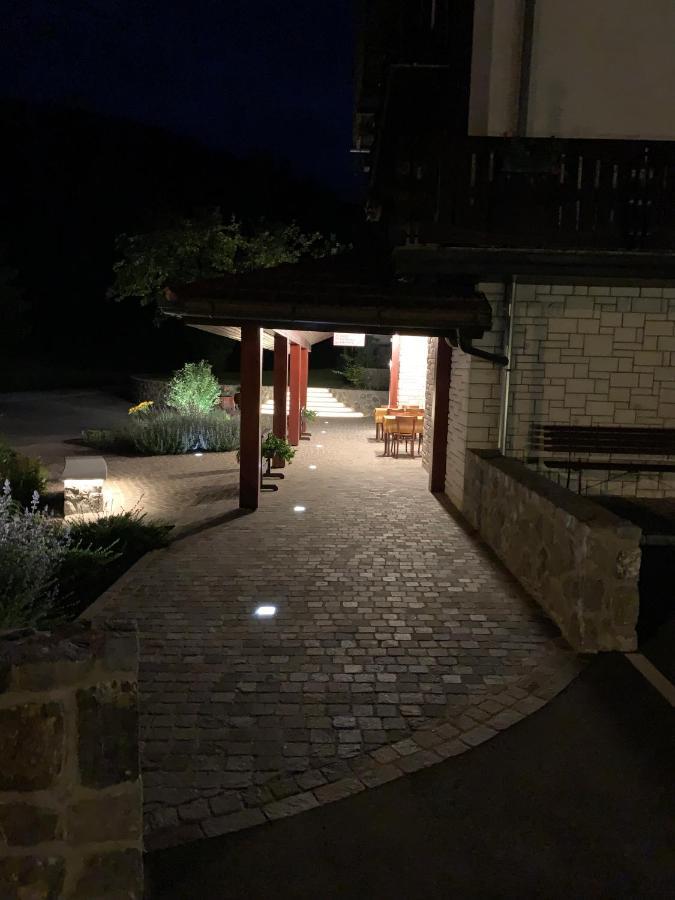 Zigon Bed & Breakfast Logatec Buitenkant foto